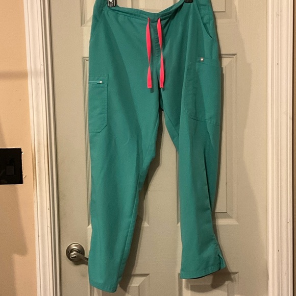 Figs Scrub Set - Picture 5 of 8